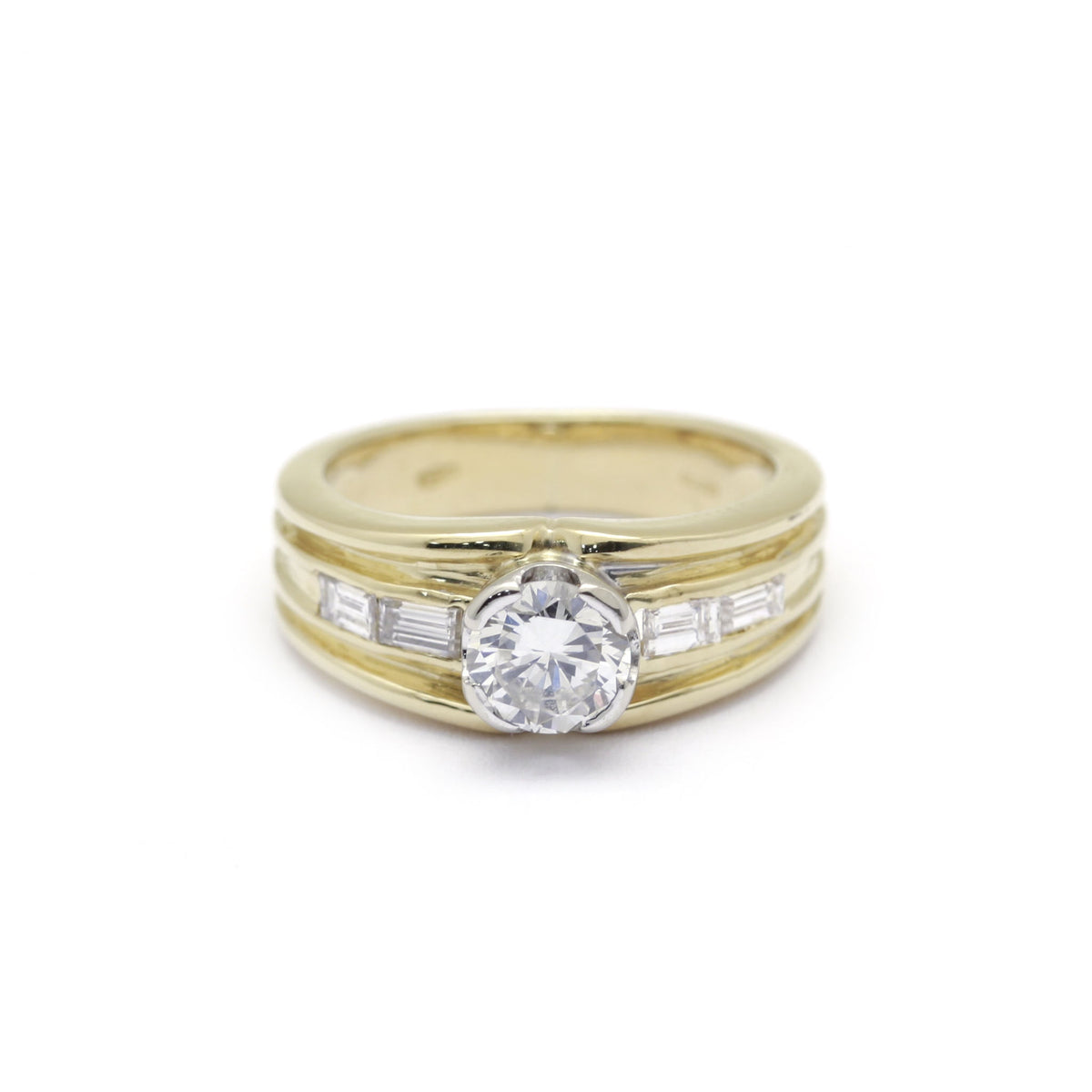 Solitaire accompagné - Diamant de 0,72 Carat