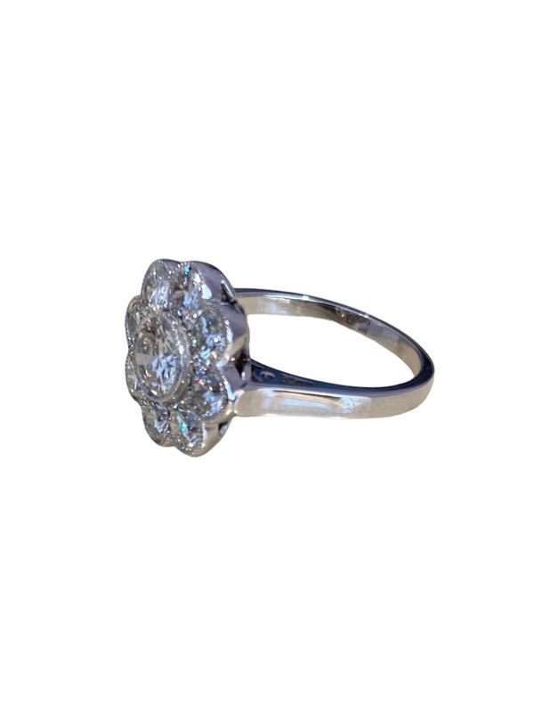 Bague Marguerite, en or blanc 18k et diamants