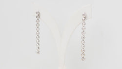 Boucles d'oreilles pendantes en or blanc et diamants