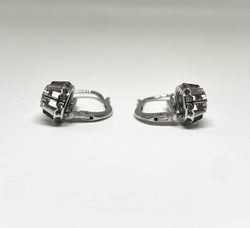 Boucles d’oreilles dormeuses en or blanc et diamants