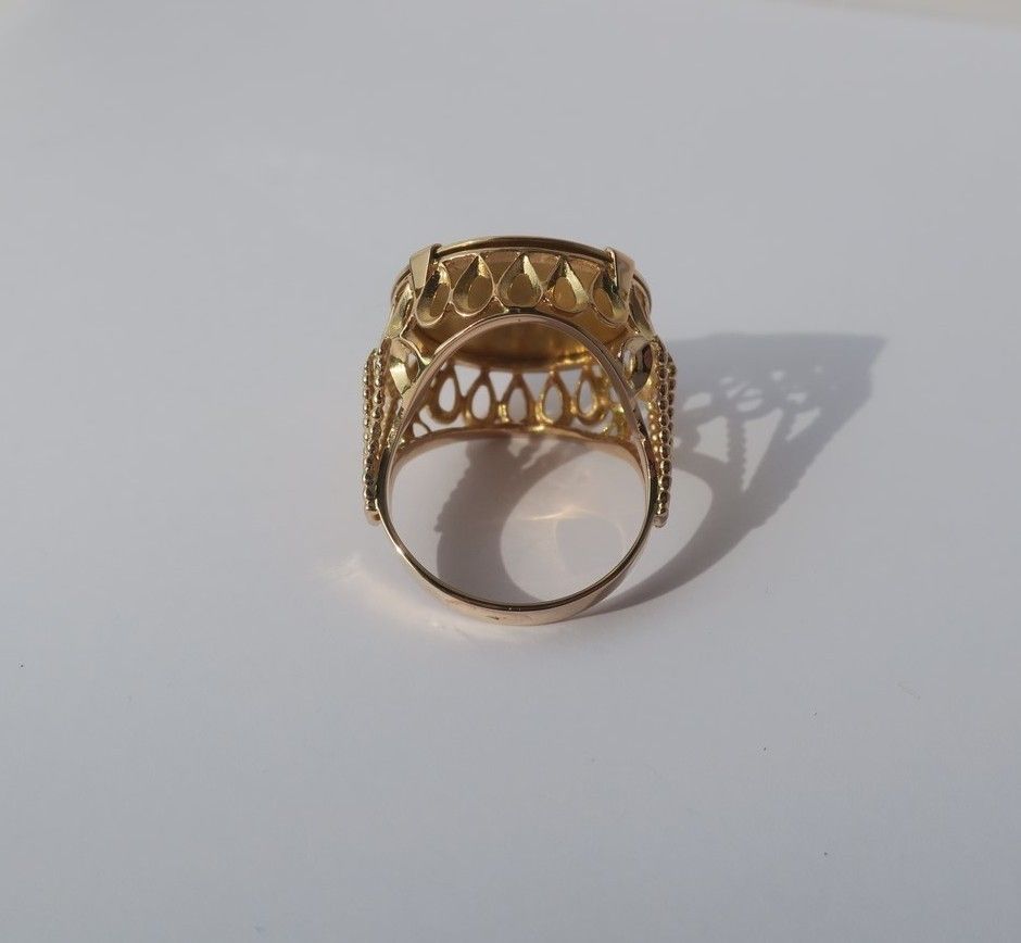 Bague A. AUGIS chevalière médaille d'amour en or jaune