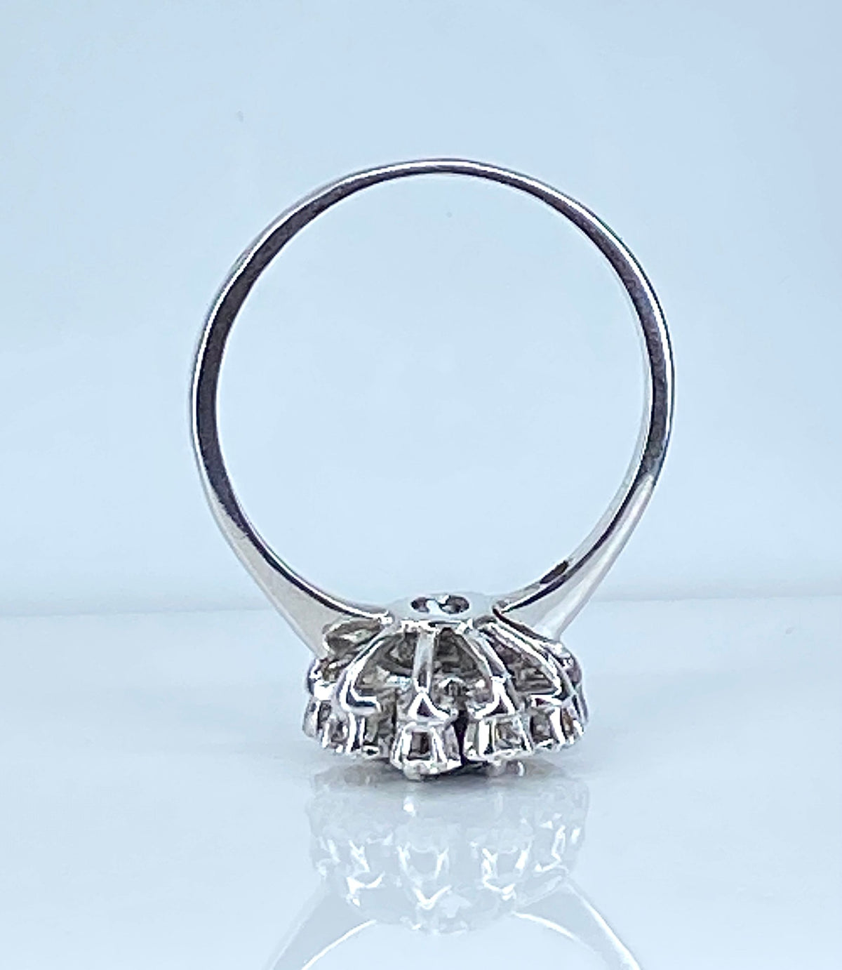 Bague marguerite en or blanc 18 carats en saphir et diamants