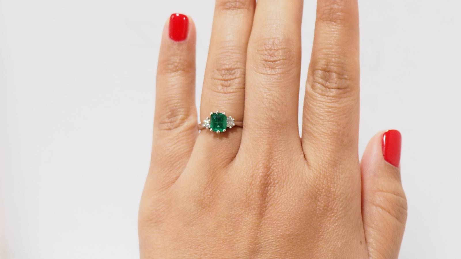 White gold, emerald and diamond ring 