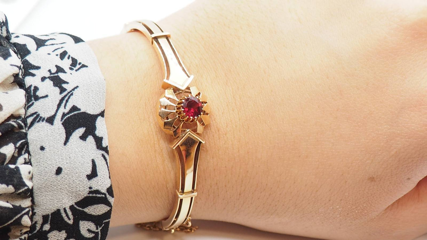 Bracelet en or rose et grenat