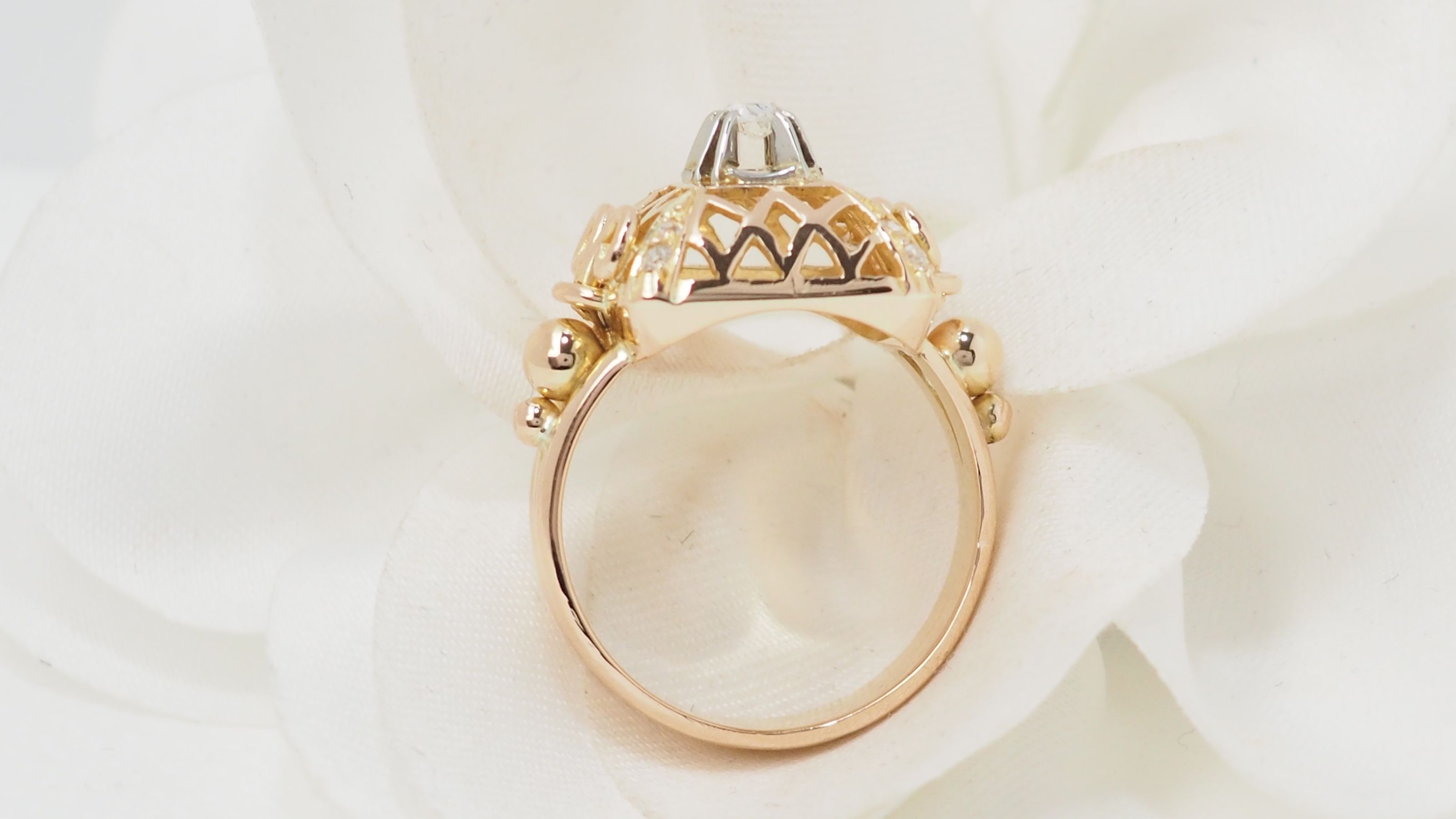 Bague ajourée en or jaune et diamant