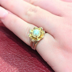 Bague florale en or jaune et perle