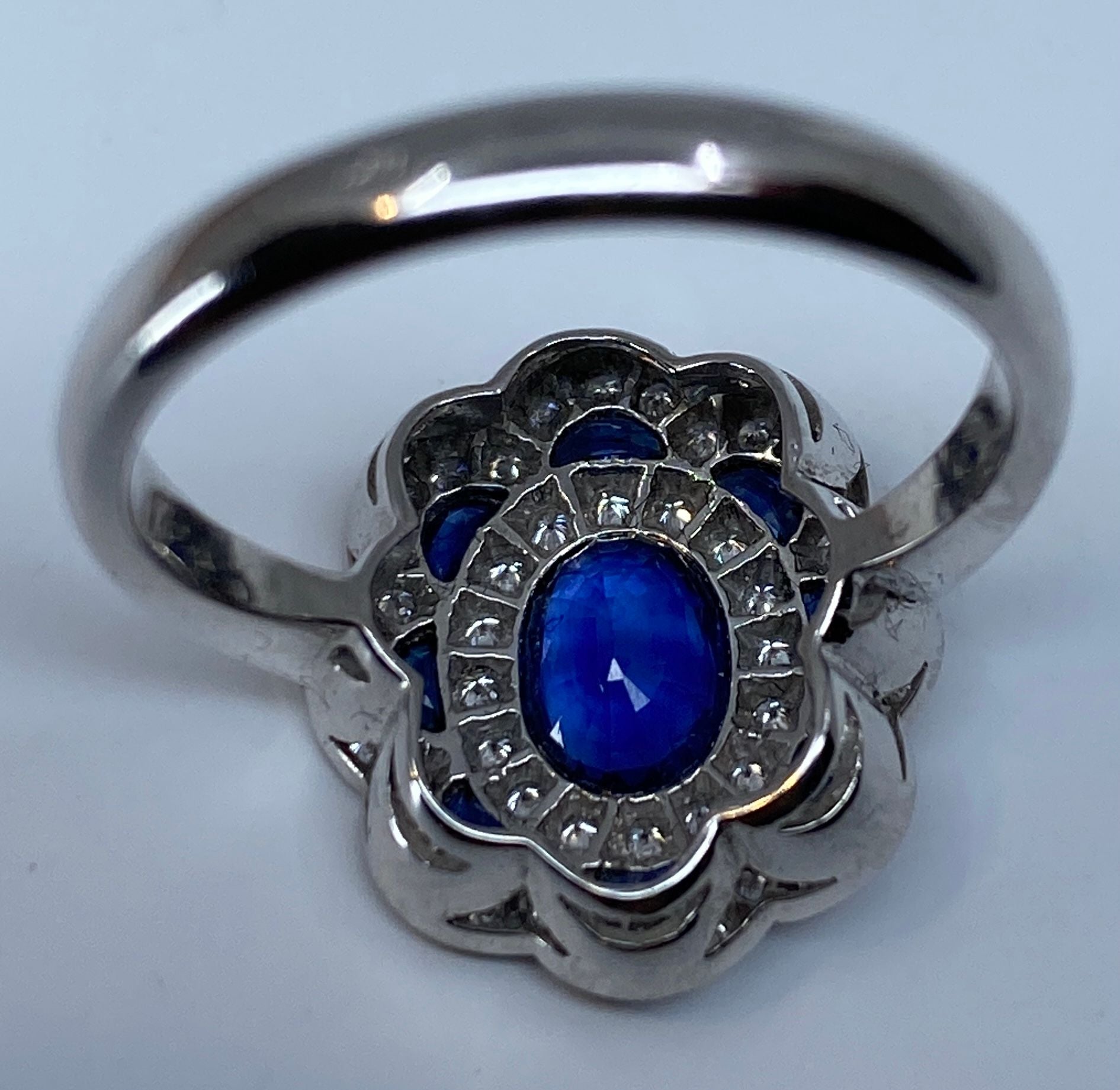 18k gold sapphire and diamond daisy ring