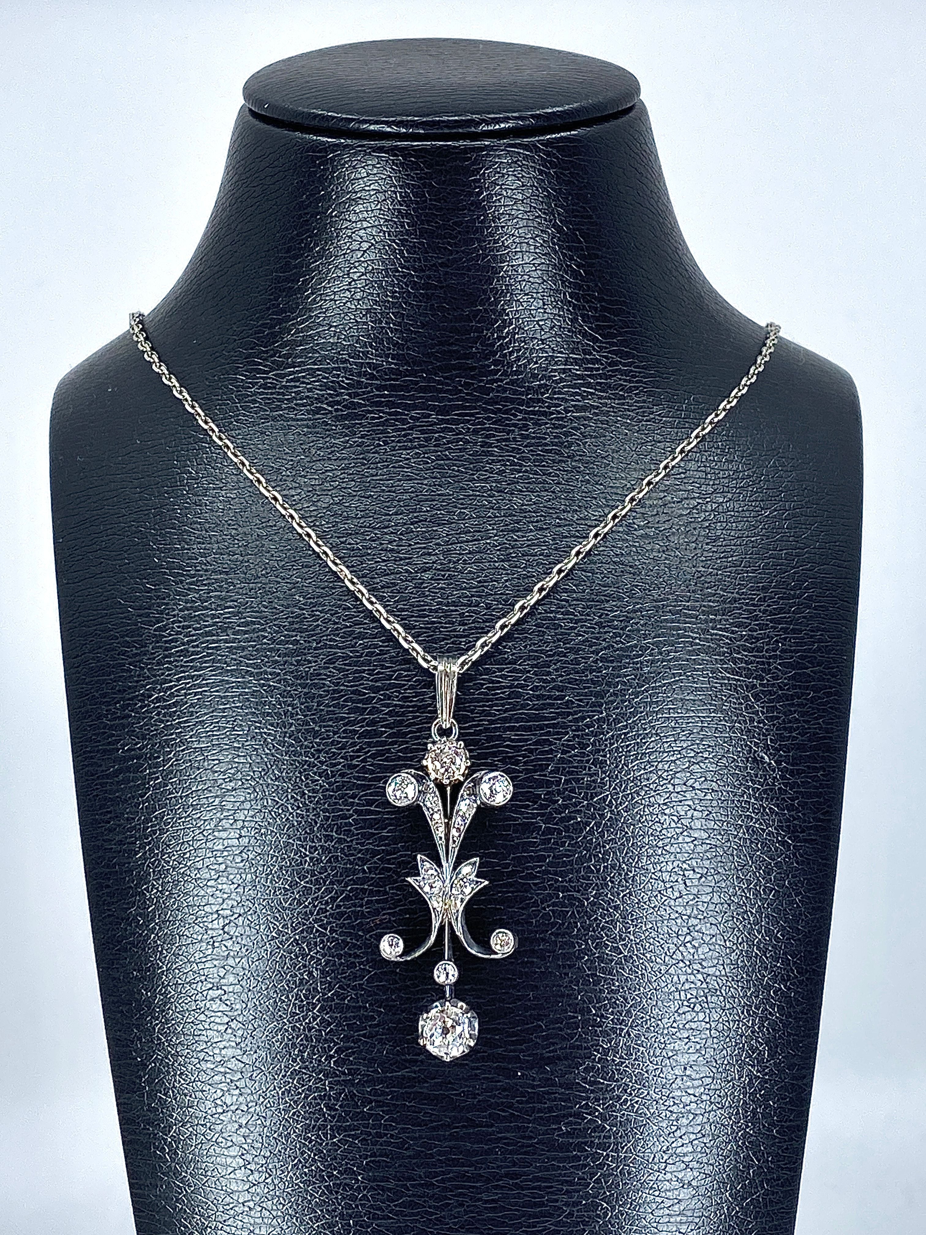 Gold and silver pendant set with diamonds, with chain. Napoleon III period