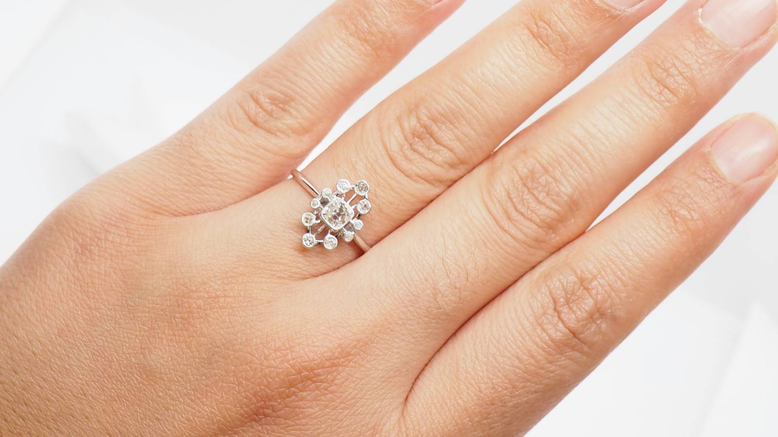 Bague ancienne en or gris et diamants