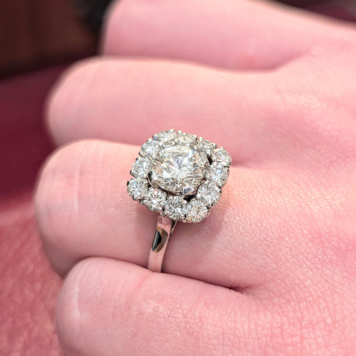 Bague Pompadour en or blanc Platine et diamants