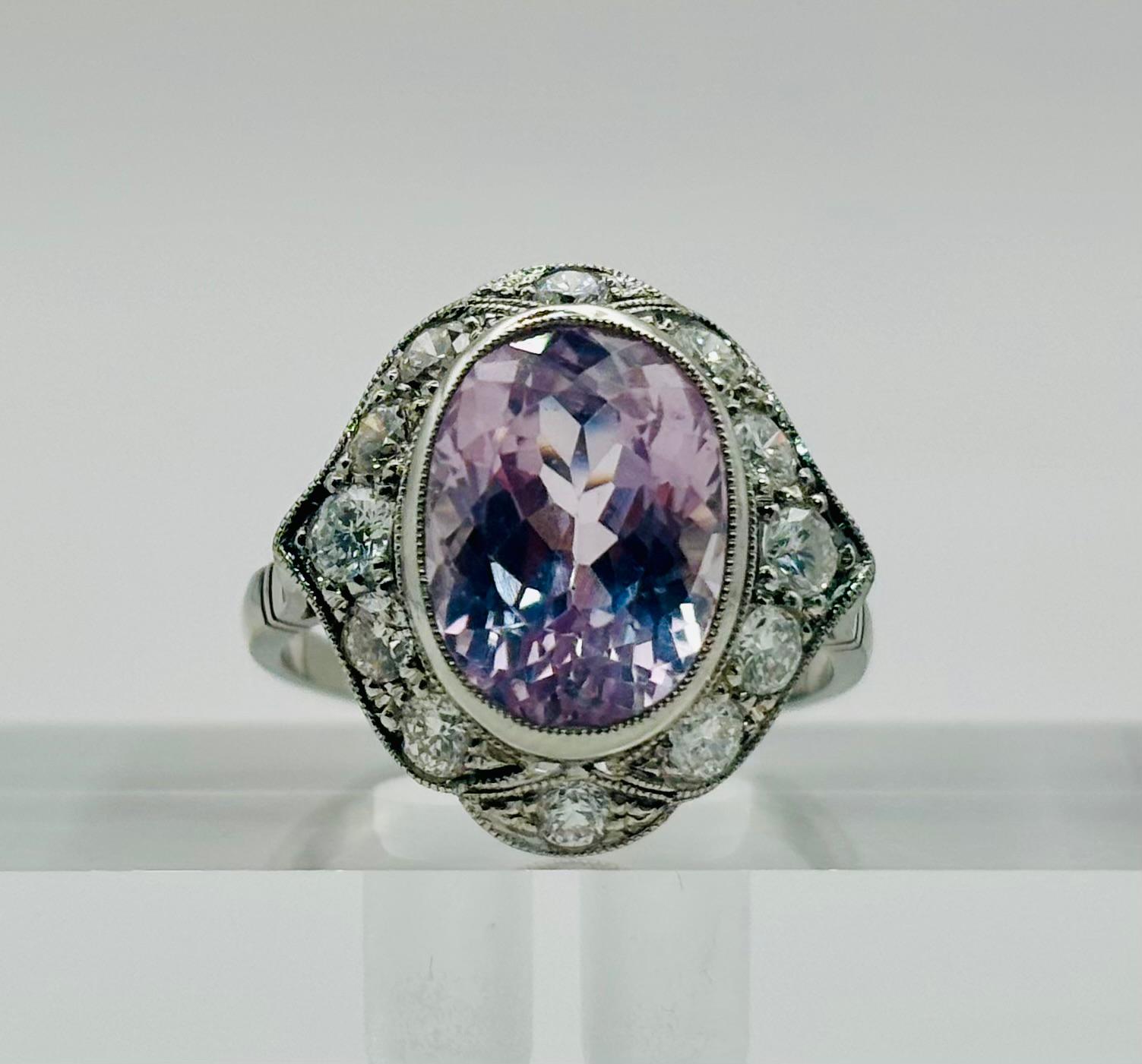 Bague en platine et diamant et kunzite