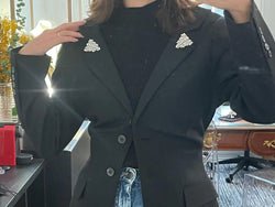 Double clip brooches in white gold, platinum, and diamonds