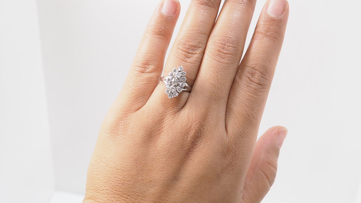 Bague marquise en or blanc et diamants