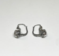 Boucles d’oreilles dormeuses en or blanc et diamants