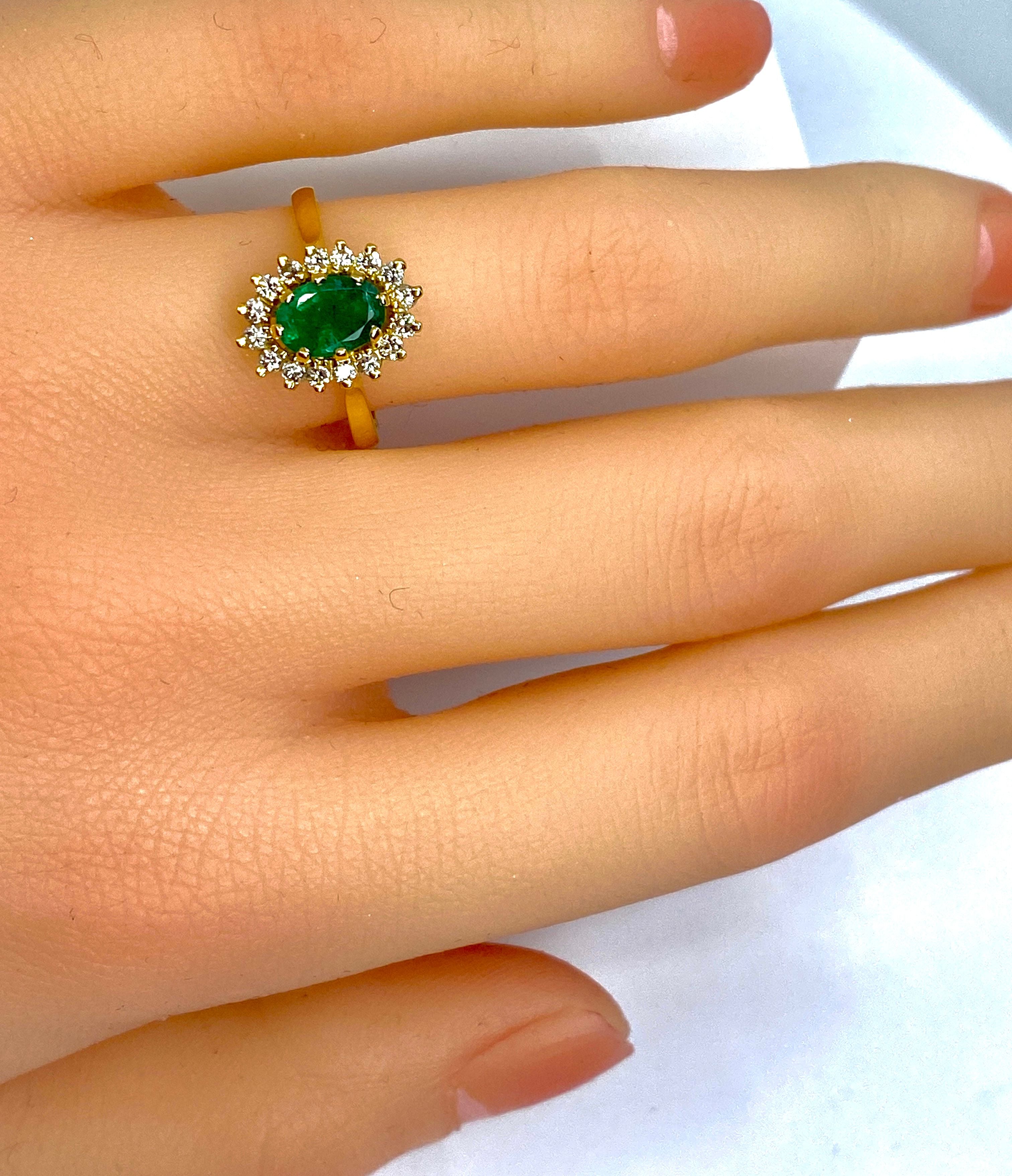 Bague marguerite en or 18 carats en émeraude et diamants