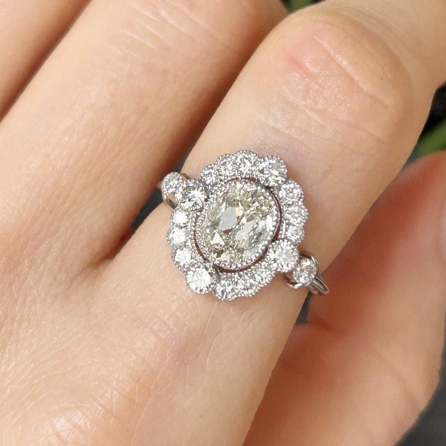 Bague Entourage en platine et diamants