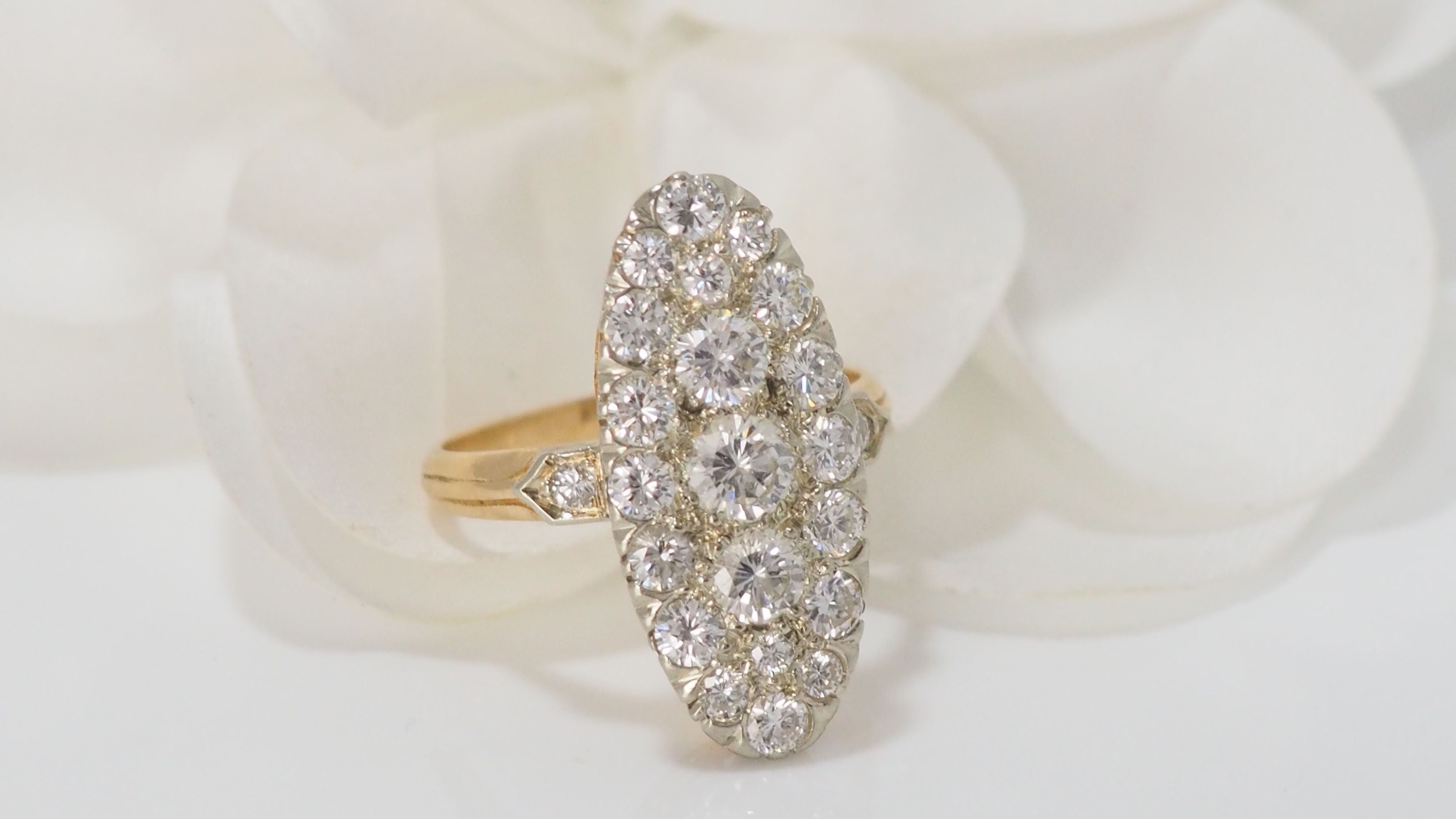 Bague marquise en or bicolore et diamants