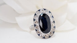 Bague pompadour en platine, saphir et diamants