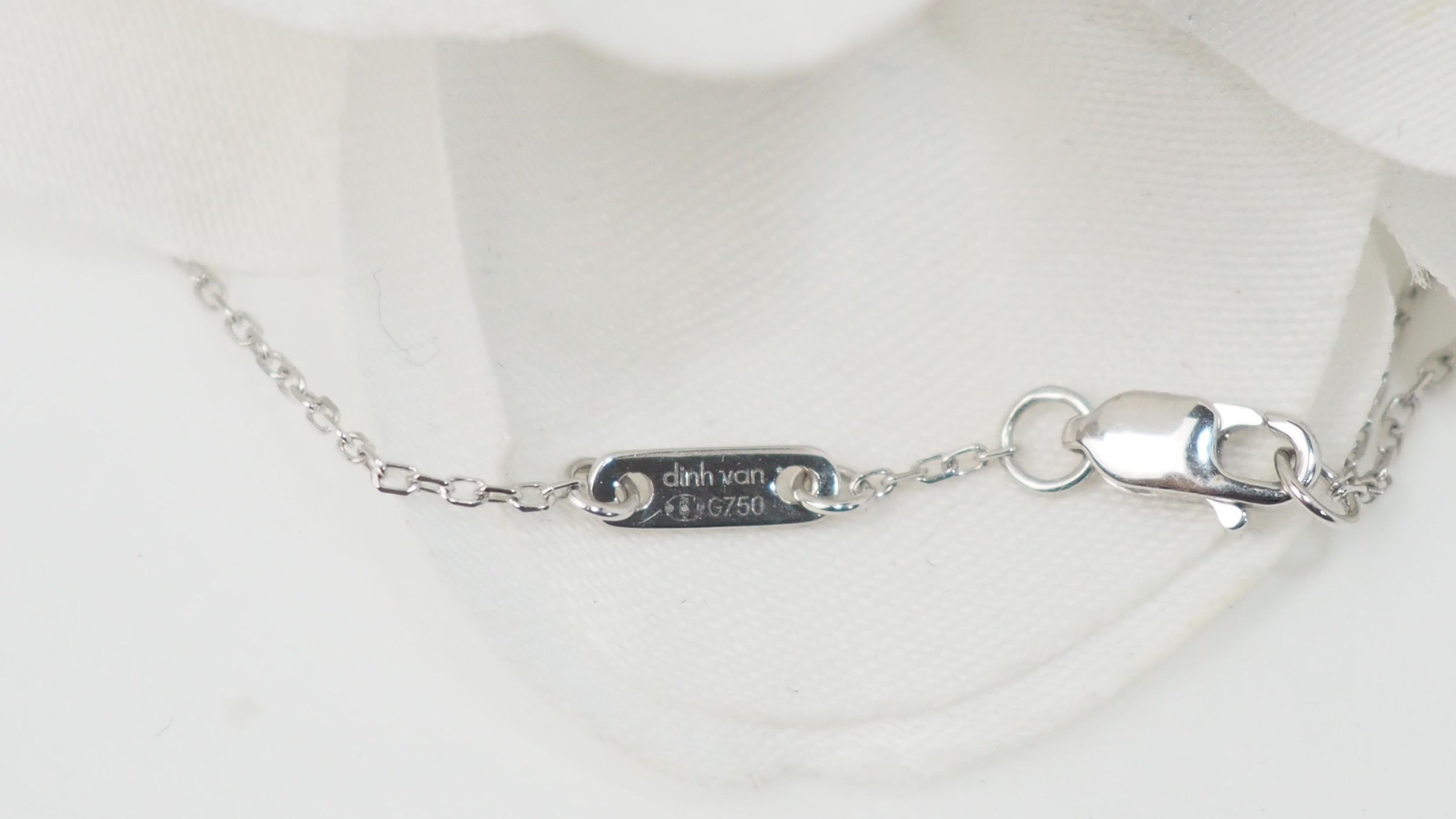 Dinh Van Le Cube diamond necklace in white gold and diamond 