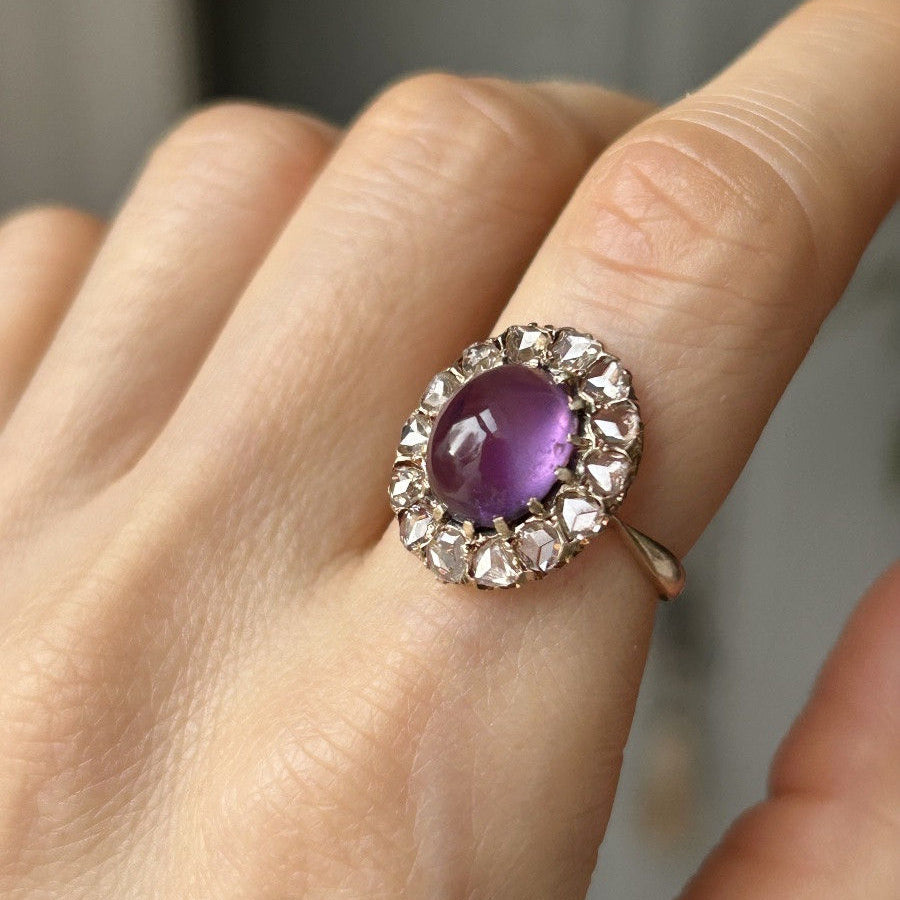 Bague Entourage en or jaune, améthyste et diamants