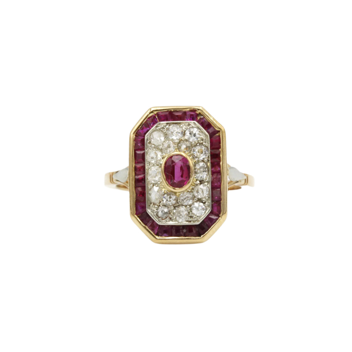 Bague en or jaune, rubis et diamants