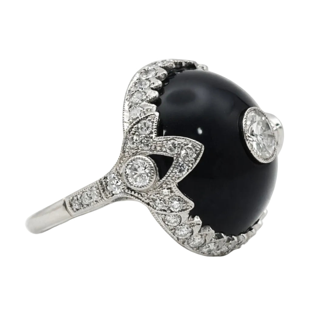 Bague Dôme en platine, onyx et diamants