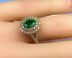 Pompadour ring in yellow gold, emerald and diamonds