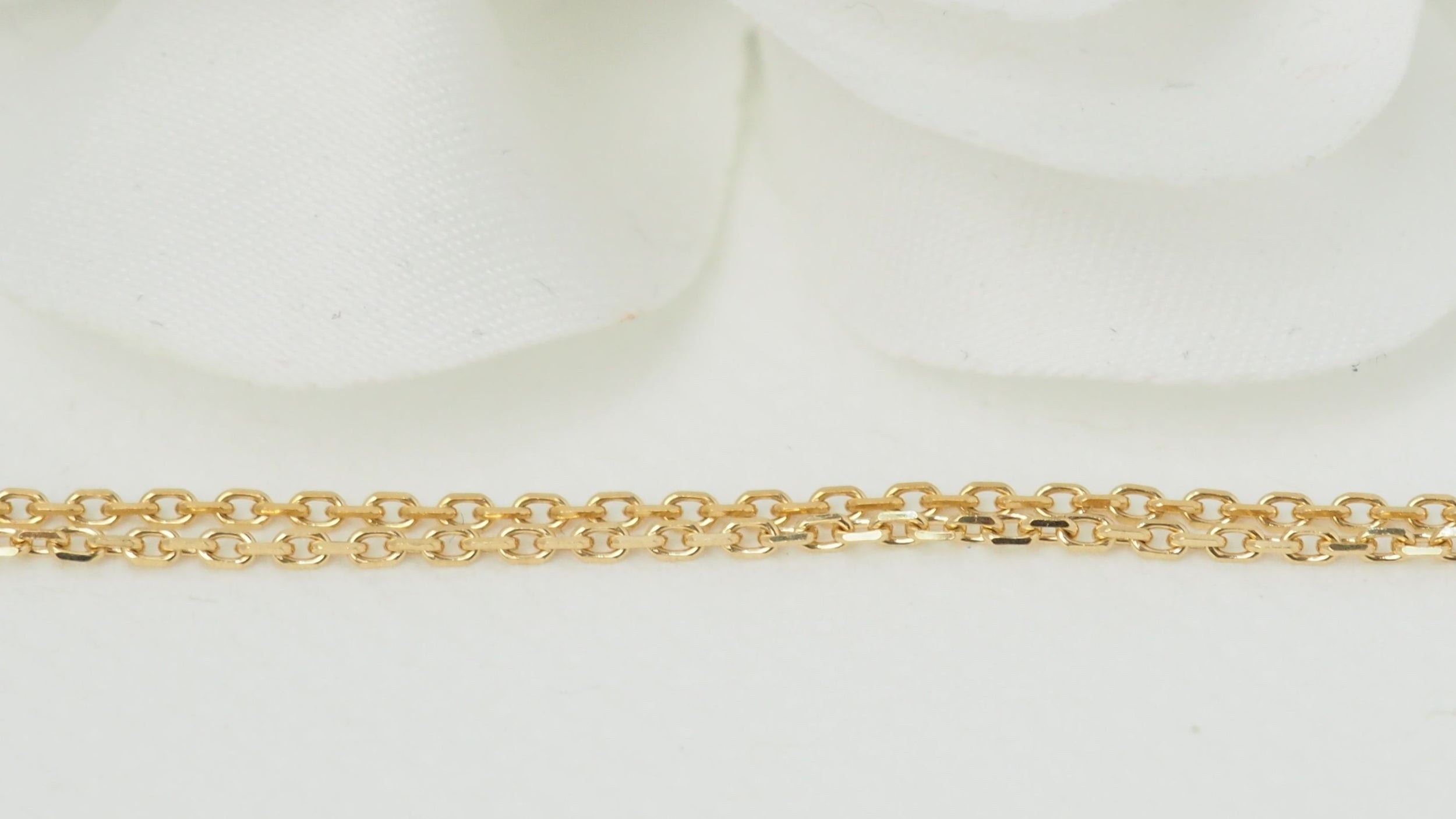 Collier soliatire en or jaune et diamants