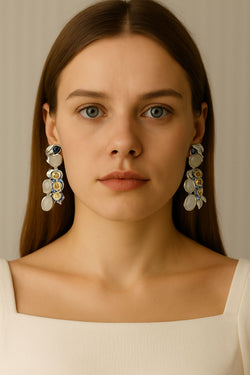 Clip earrings in white gold, yellow gold and sapphire