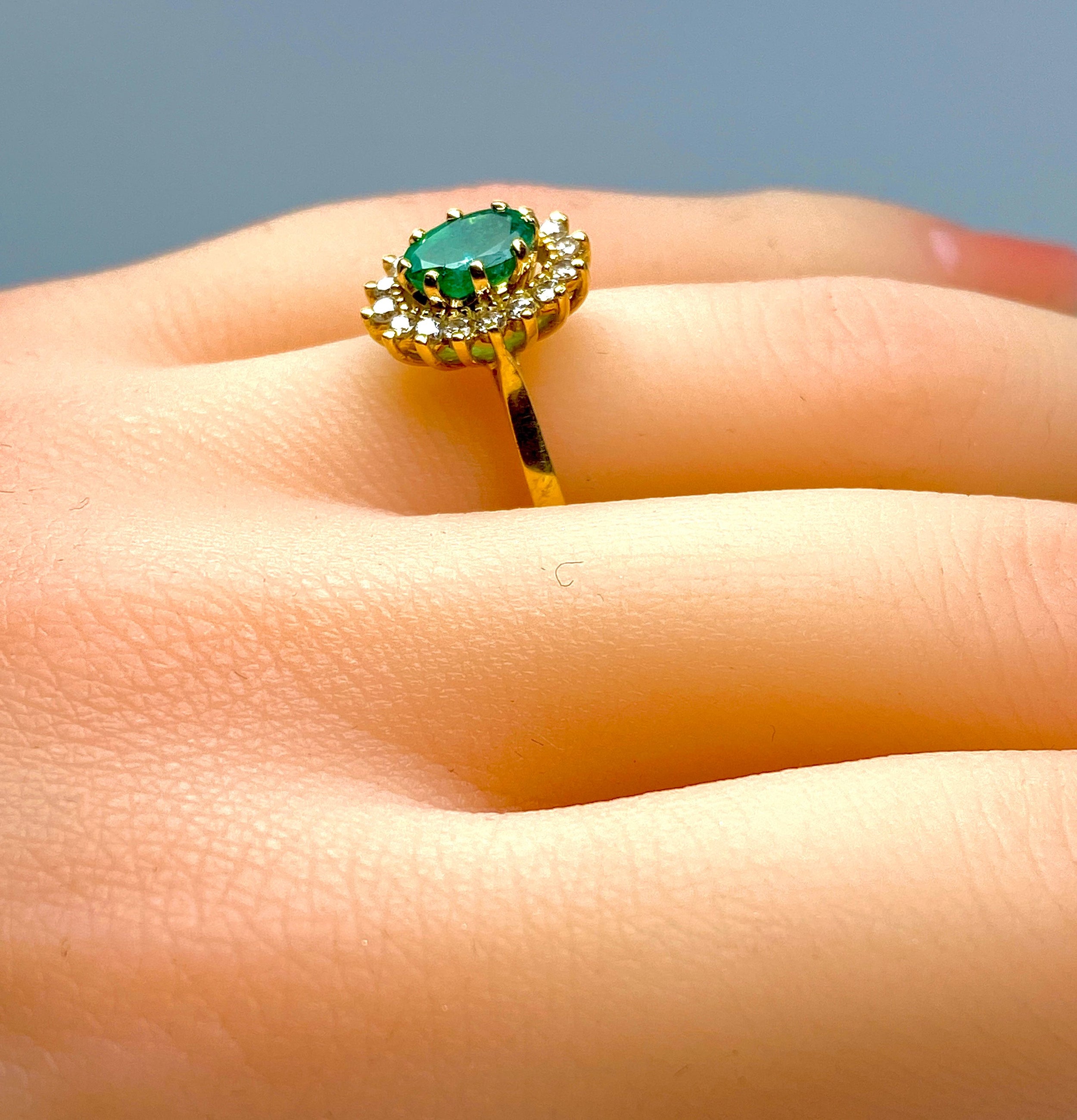 18k Gold Emerald and Diamond Daisy Ring