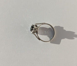 Bague Pompadour Saphir vert Diamants Or blanc