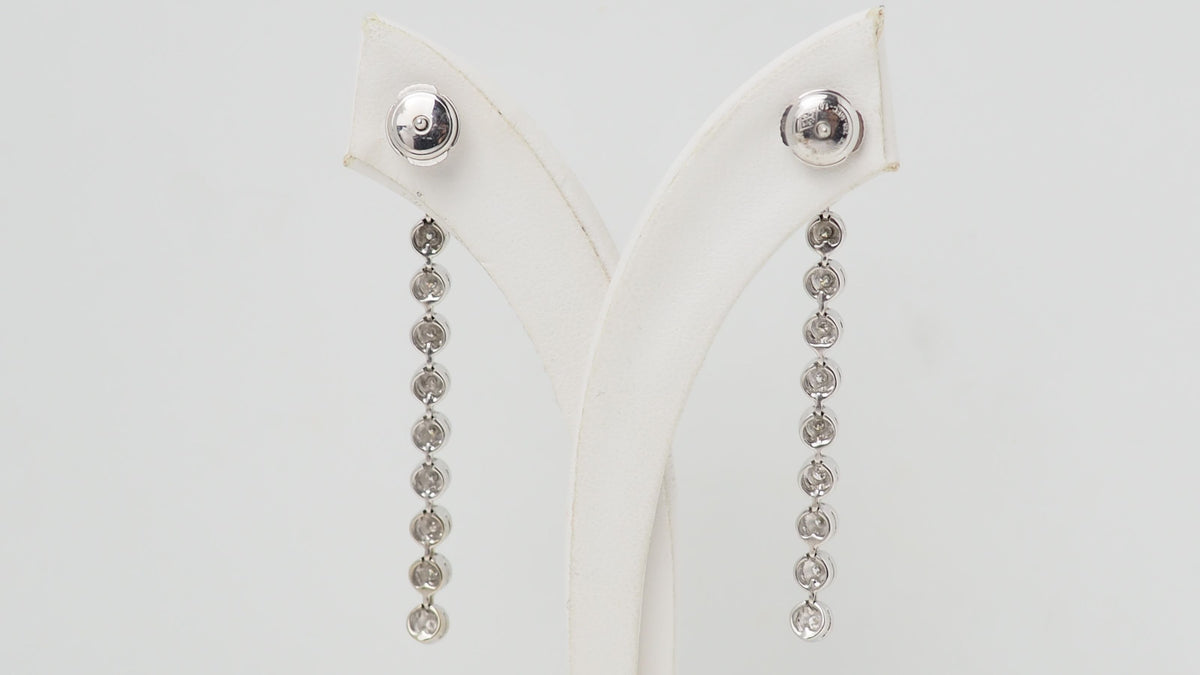 Boucles d'oreilles pendantes en or blanc et diamants