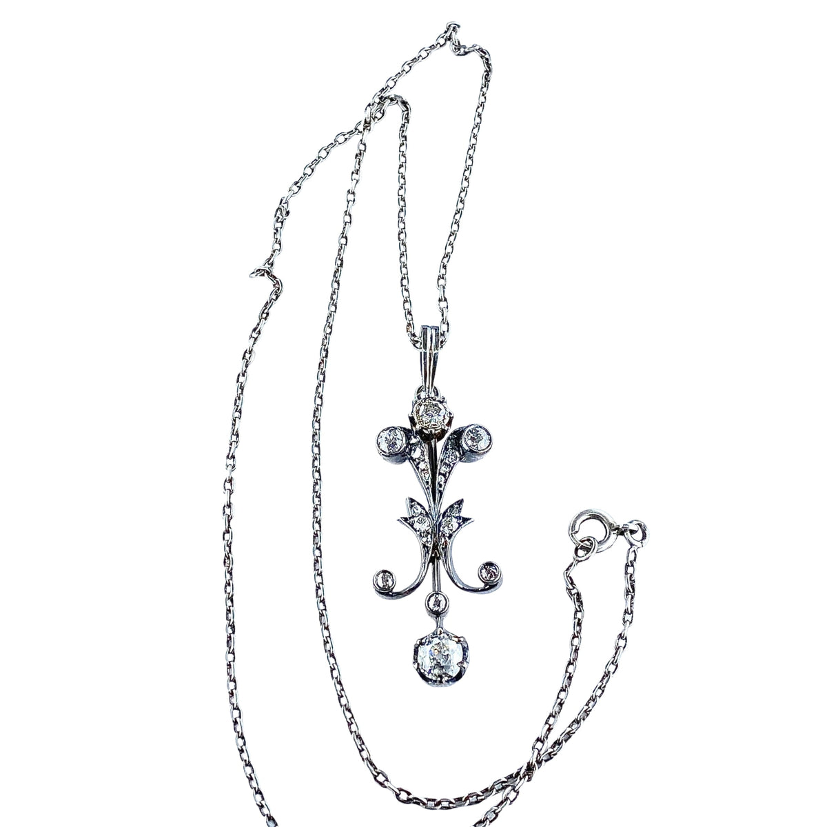Pendentif en or et argent serti de diamants, avec chaîne. Epoque Napoléon III