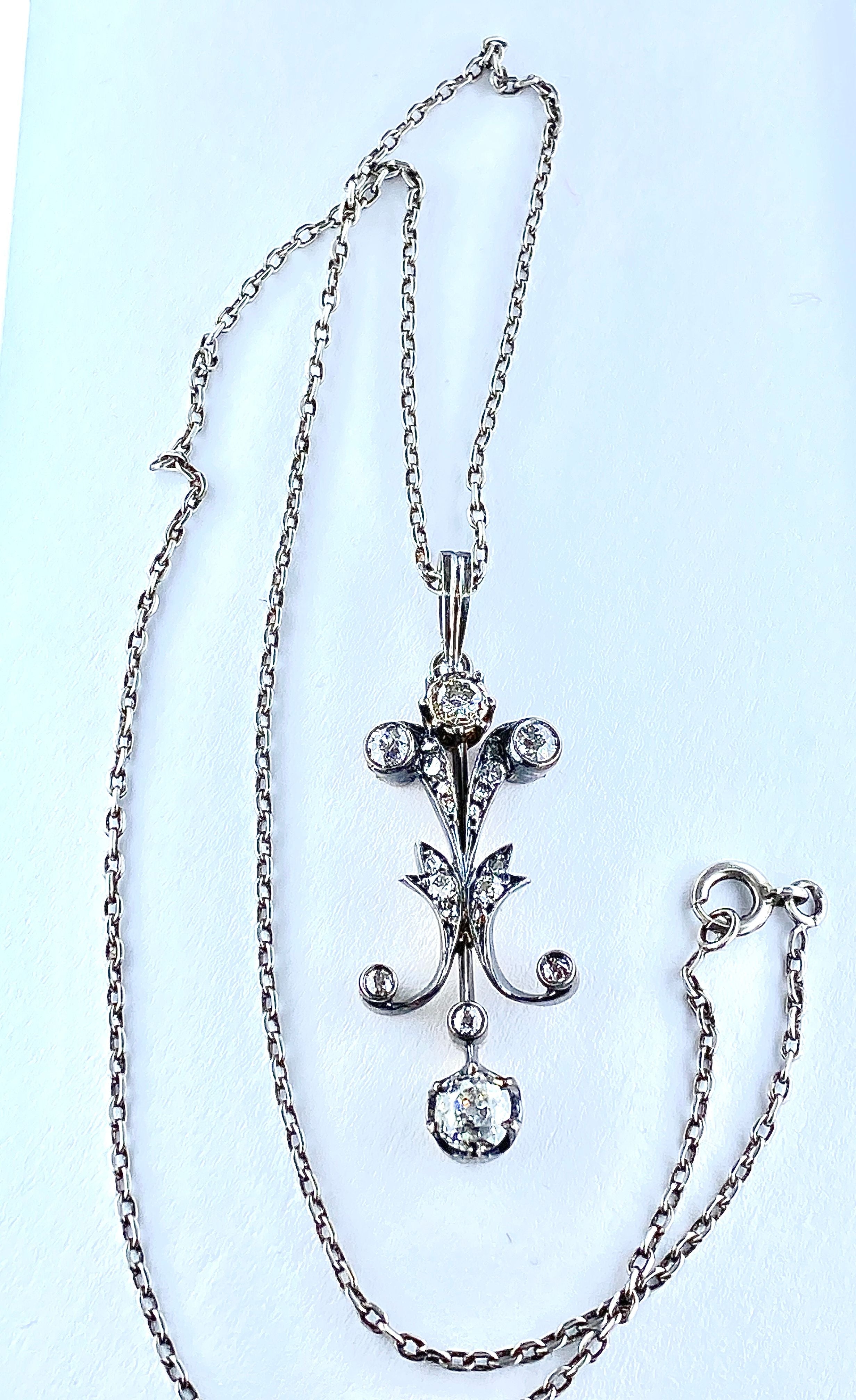 Gold and silver pendant set with diamonds, with chain. Napoleon III period