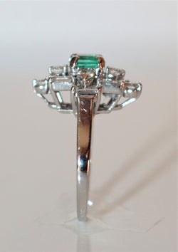 Bague Fleur Moderniste émeraude