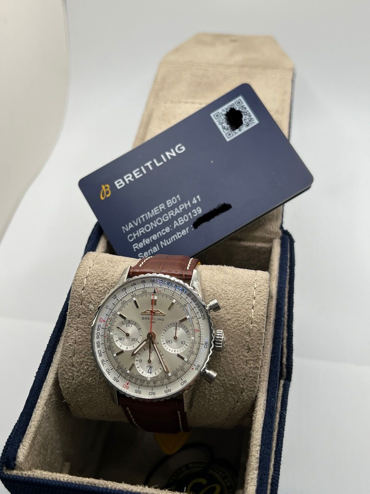 Montre BREITLING Navitimer 1 B01 Chronograph en acier et cuir de crocodile