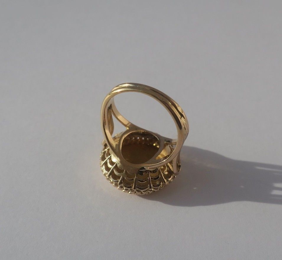 Bague A. AUGIS chevalière médaille d'amour en or jaune et diamant