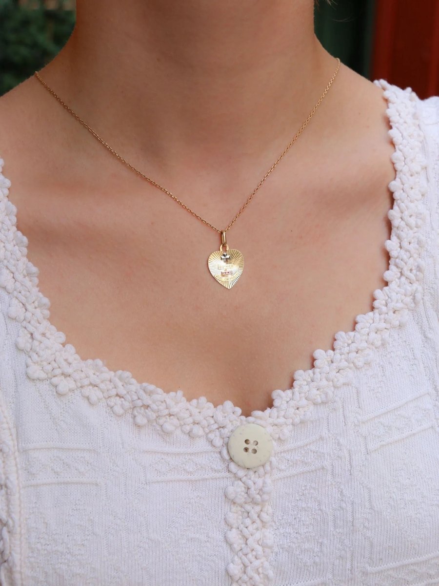 Médaille amour Augis coeur Plus qu'hier moins que demain or jaune rubis - Castafiore