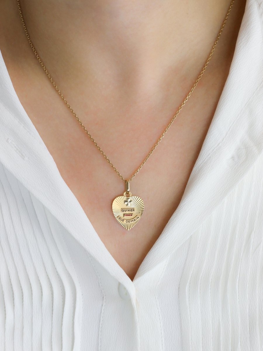 Médaille amour AUGIS coeur Plus qu'hier moins que demain or jaune rubis - Castafiore