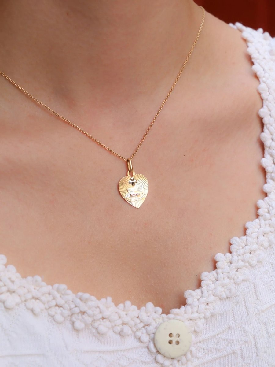 Médaille amour Augis coeur Plus qu'hier moins que demain or jaune rubis - Castafiore