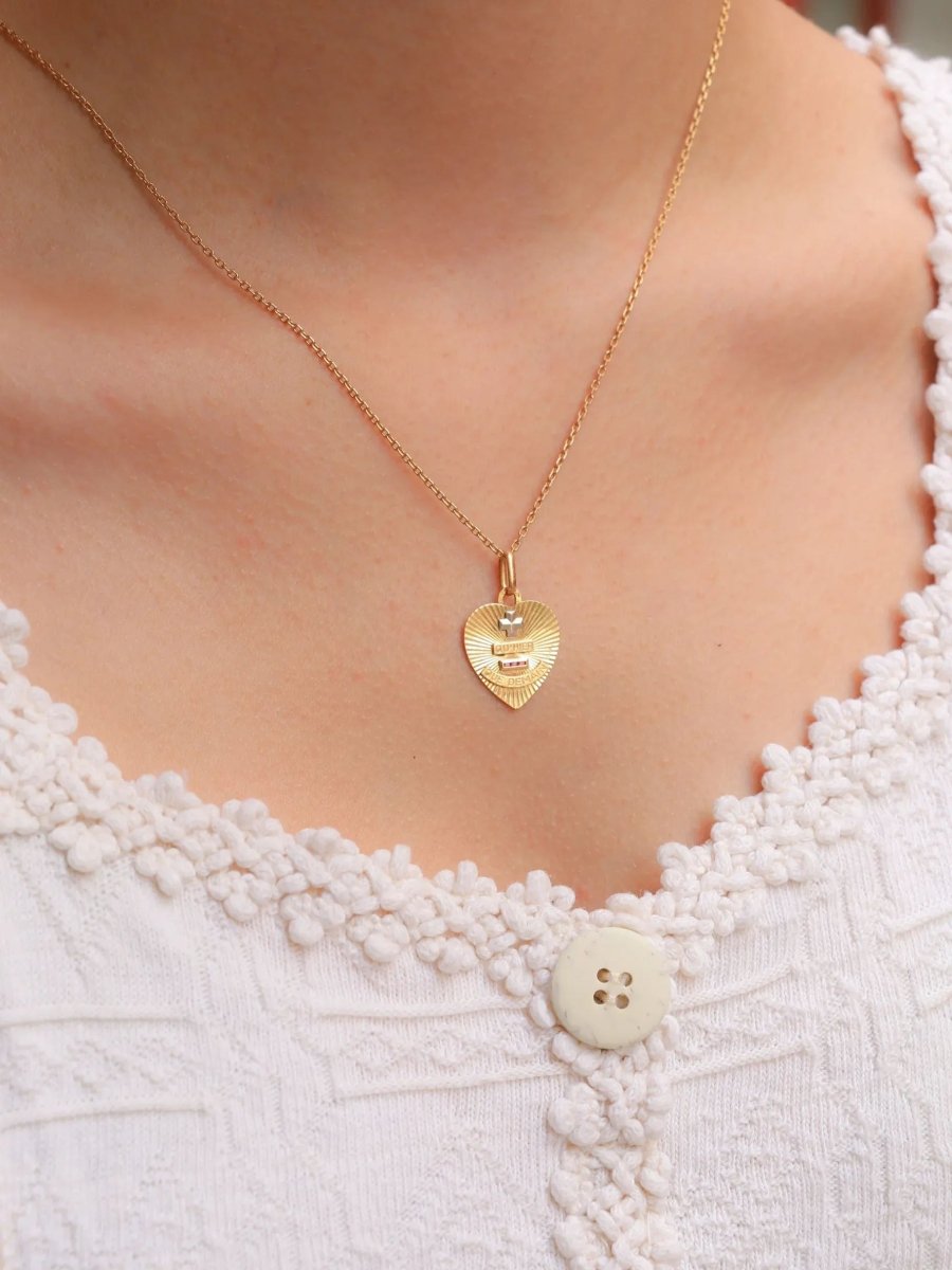 Médaille amour AUGIS coeur strié Plus qu'hier moins que demain or jaune rubis - Castafiore