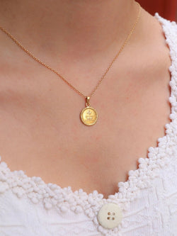 Médaille amour Augis couronne de Laurier Plus qu'hier moins que demain or jaune - Castafiore