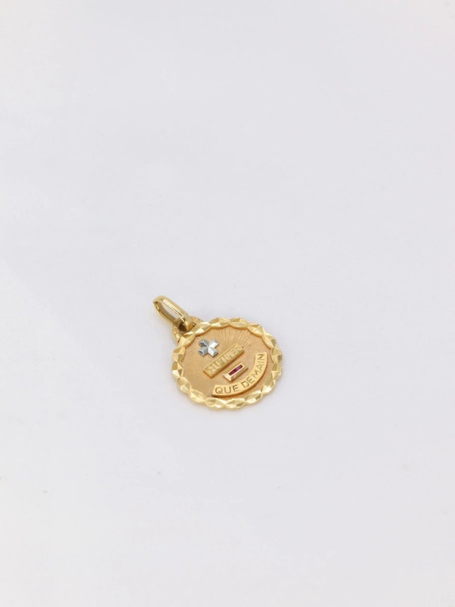 Médaille amour Augis en or, plus qu'hier moins que demain - Castafiore