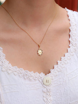 Médaille amour Augis ovale Plus qu'hier moins que demain or jaune diamant rubis - Castafiore