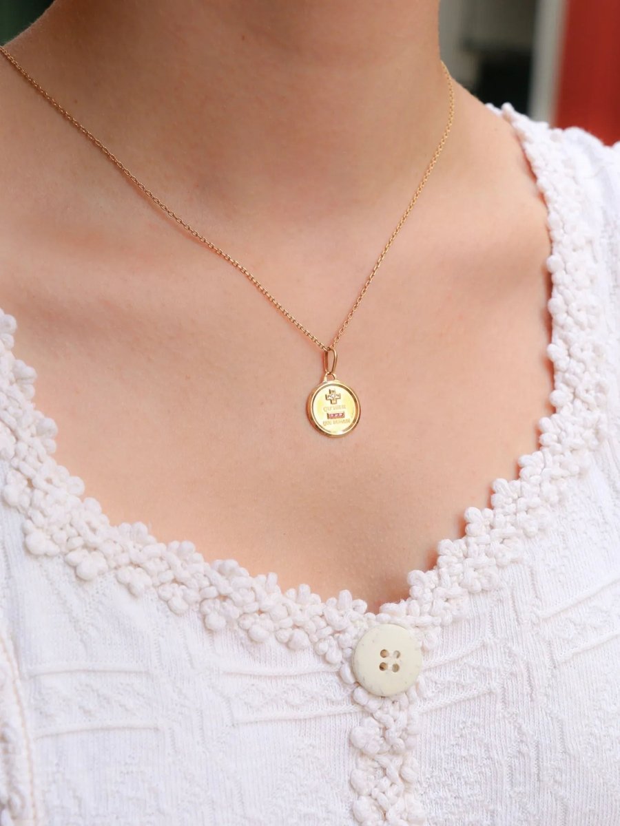 Médaille amour Augis ronde Plus qu'hier moins que demain or jaune diamant rubis - Castafiore
