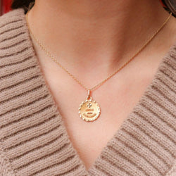 Médaille amour Augis ronde Plus qu’hier moins que demain or jaune rubis - Castafiore