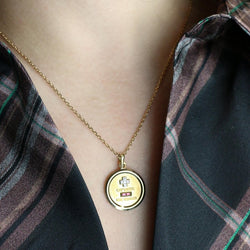 Médaille amour AUGIS ronde Plus qu'hier moins que demain or jaune rubis diamants - Castafiore
