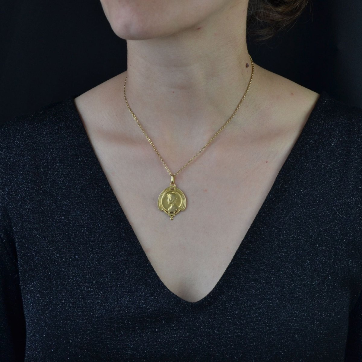 Médaille ancienne portrait de femme - Castafiore