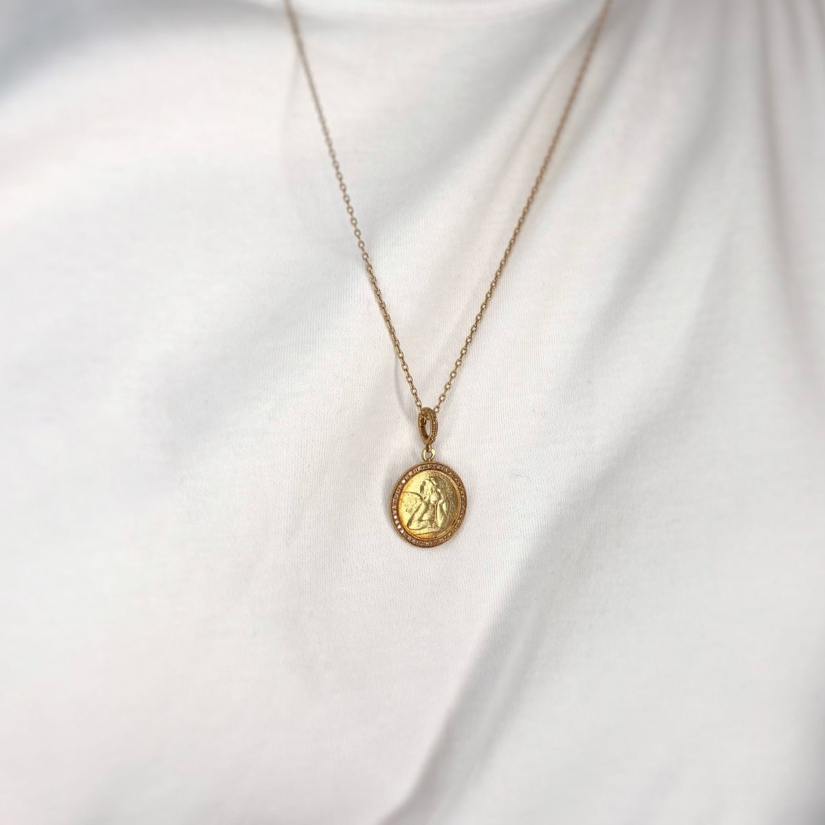 Médaille ANNOUSHKA "Mythology Cherub Charm" en or jaune et diamants - Castafiore