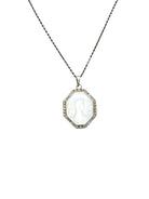 Médaille Art Deco or blanc nacre diamants perles fines - Castafiore